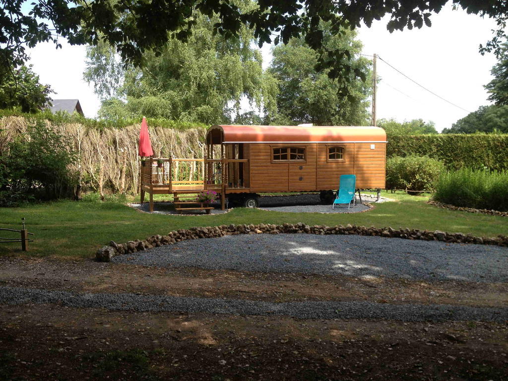 Holiday home Roulotte Du Petit Bois *