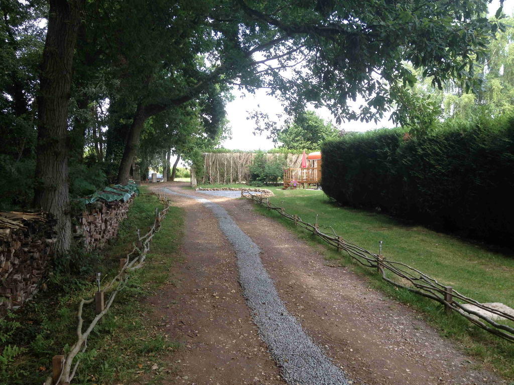 Holiday home Roulotte Du Petit Bois Theillement